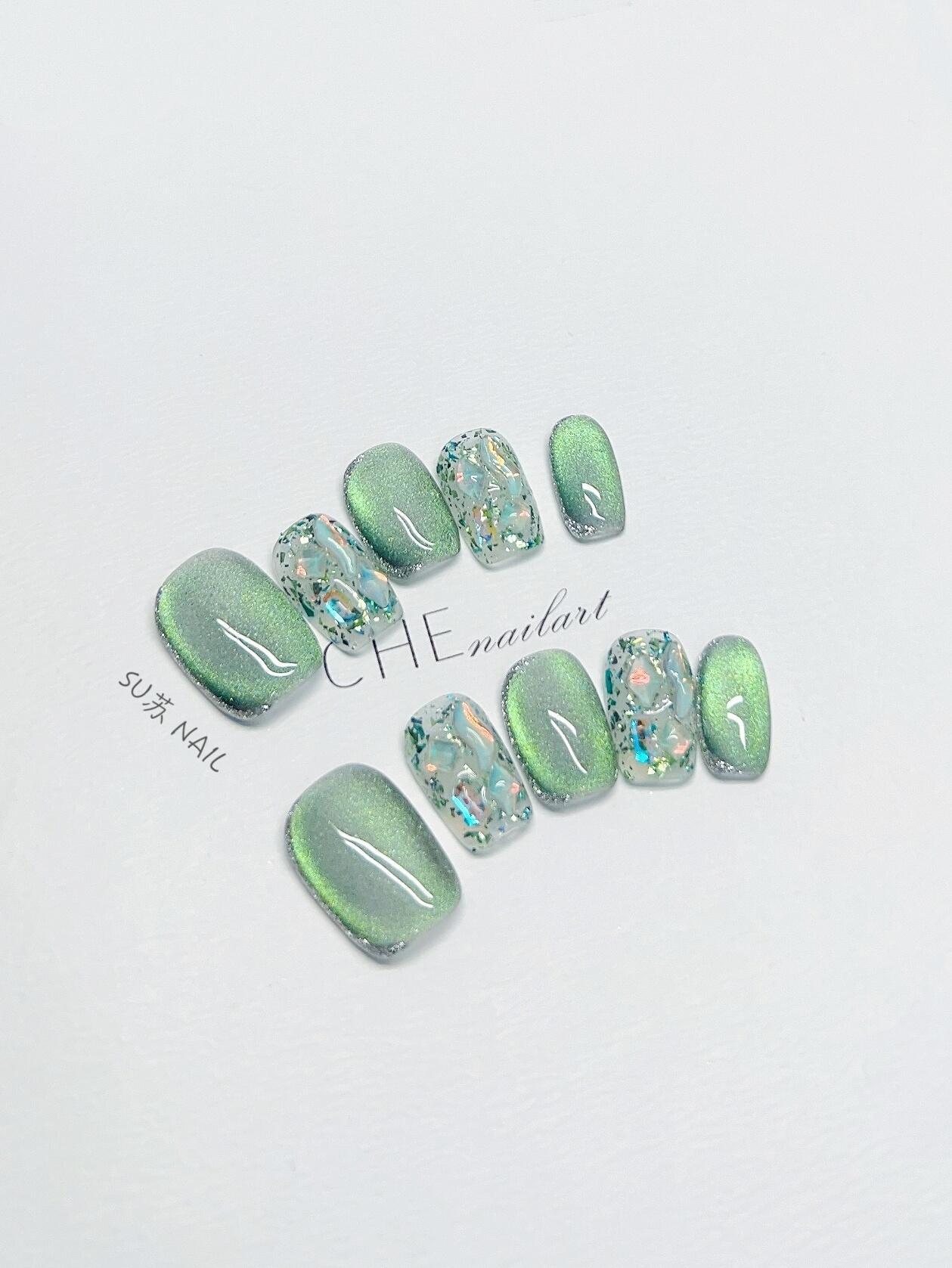 Green like summer, shimmer like luxe. ✨ Press-on glam just got serious.