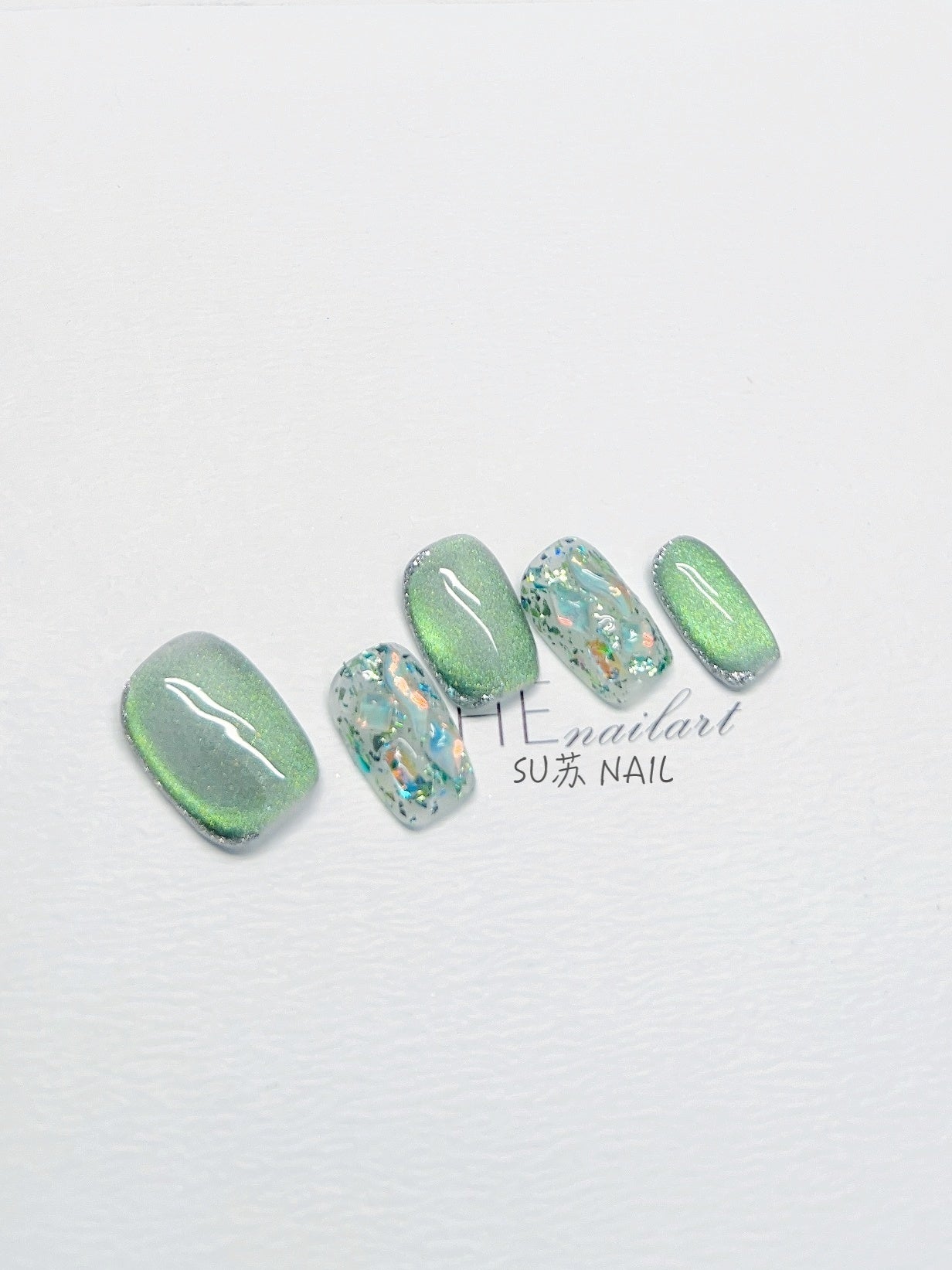 Green like summer, shimmer like luxe. ✨ Press-on glam just got serious.